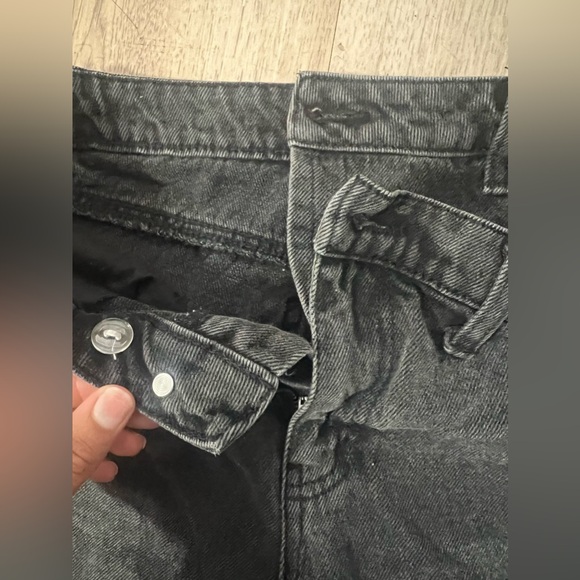 Crisscross Waist 90s Fit Jeans - Picture 3 of 9